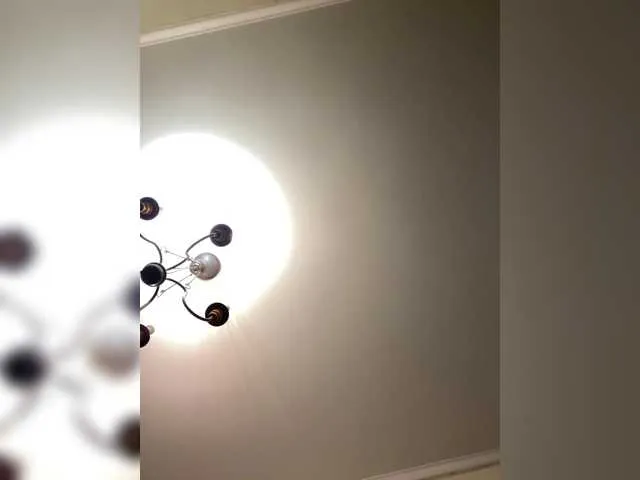 Haluley – webcam model profile photo Image 5