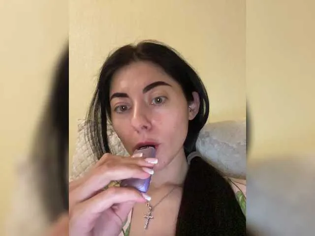 Haluley – webcam model profile photo Image 6