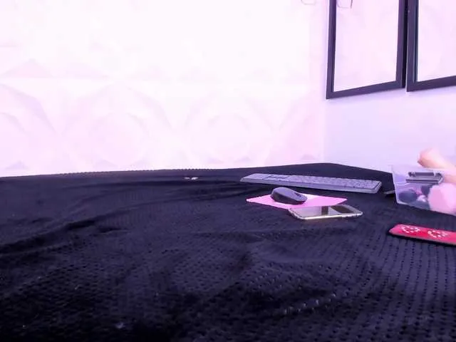 UKRaunchyRobyn – webcam model profile photo Image 2