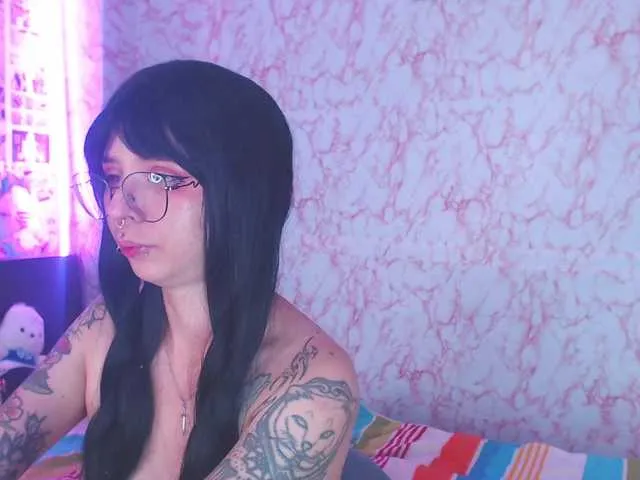 KateDivineUK – webcam model profile photo Image 3