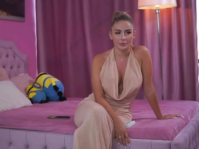 Angelina-1-7 – webcam model profile photo Image 7