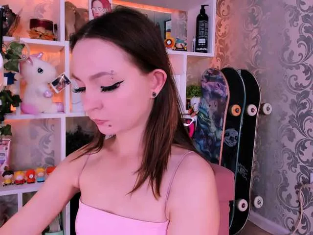 Silviyaa – webcam model profile photo Image 13