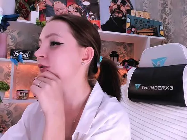 Silviyaa – webcam model profile photo Image 3