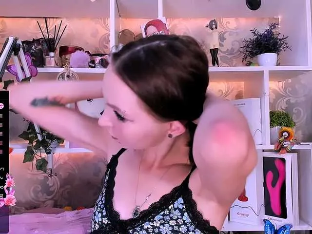 Silviyaa – webcam model profile photo Image 6