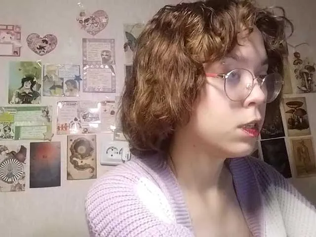 GoldenTeen20 – webcam model profile photo Image 2