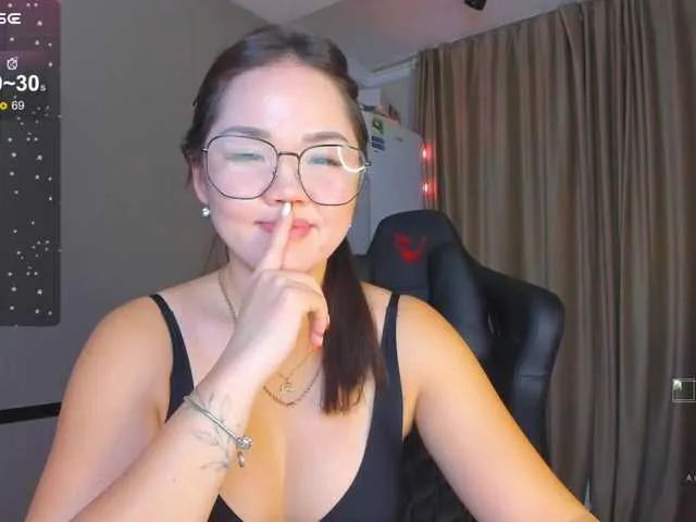 Yumikaa – webcam model profile photo Image 13