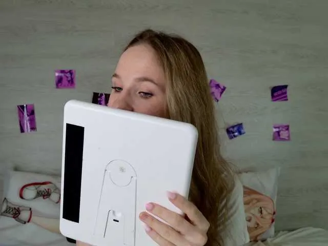 YummyMeily – webcam model profile photo Image 16