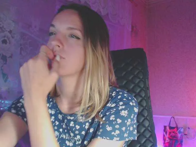 BlondeScarlettx – webcam model profile photo Image 12