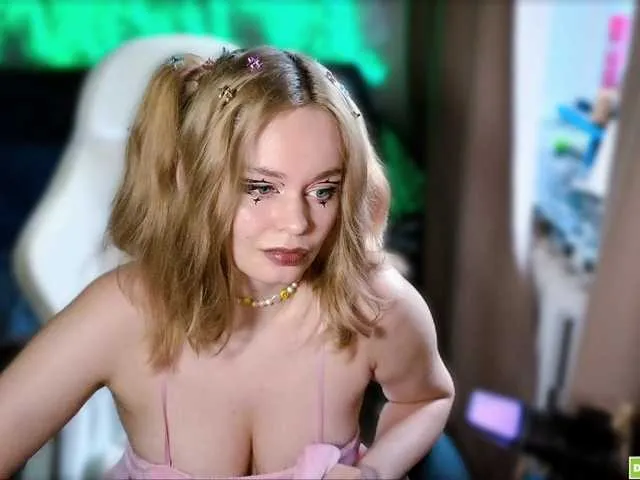 Hotforunow – webcam model profile photo Image 12