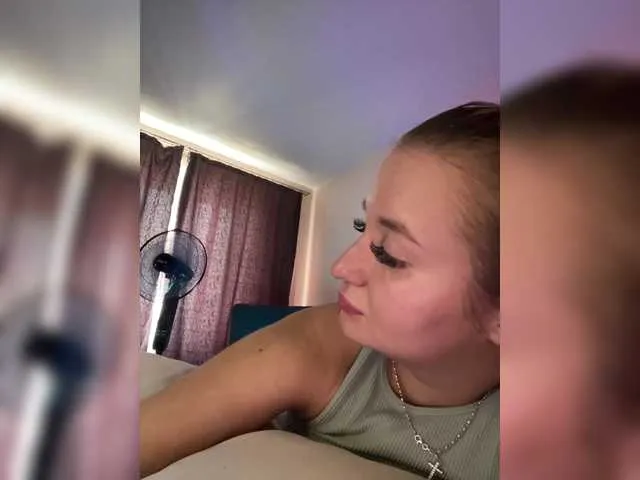 blondeangel_4u2 – webcam model profile photo Image 3