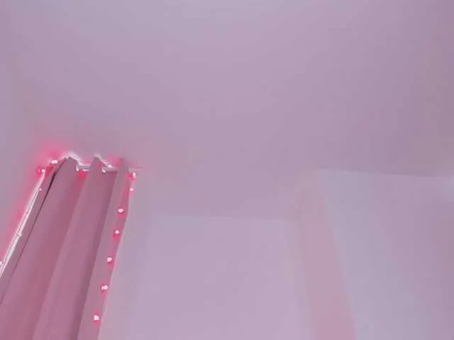 TenderLora – webcam model profile photo Image 12