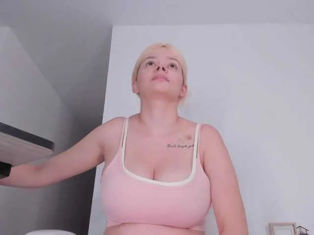 TenderLora – webcam model profile photo Image 9