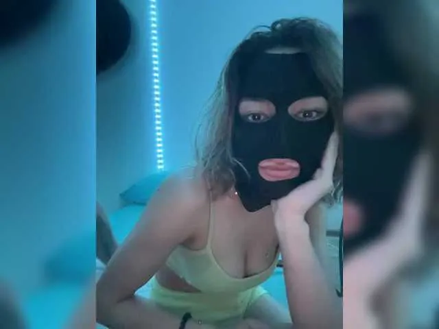 maevebanks – webcam model profile photo Image 4