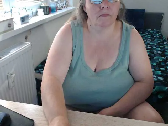 KateDivineUK – webcam model profile photo Image 12