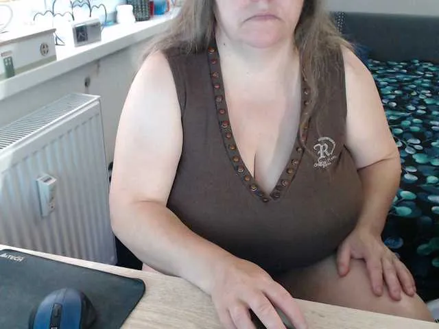 KateDivineUK – webcam model profile photo Image 13