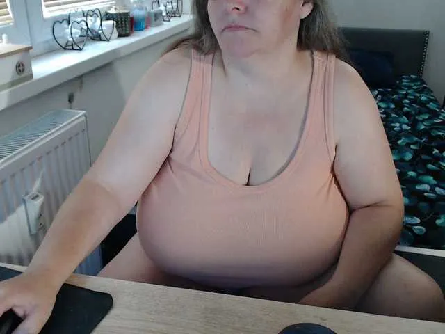 KateDivineUK – webcam model profile photo Image 8