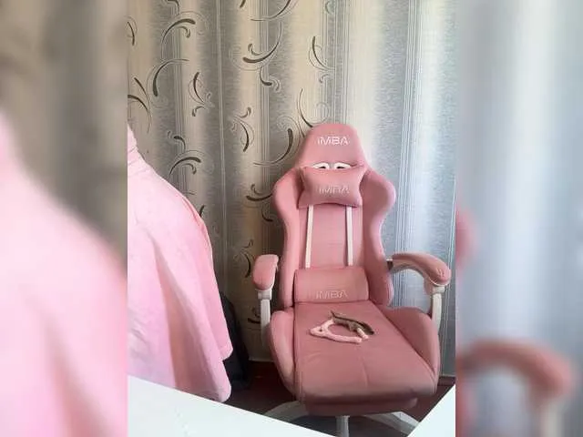 SusyBlair – webcam model profile photo Image 16