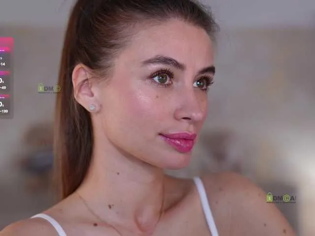 LoraDevine – webcam model profile photo Image 5