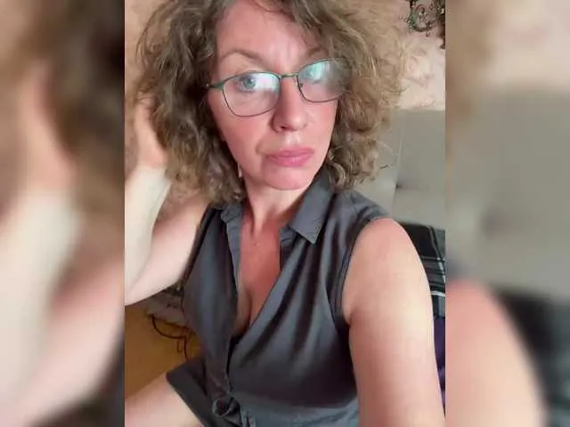 BabeBeth40 – webcam model profile photo Image 2