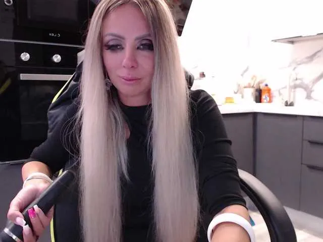 miss-Ortiz – webcam model profile photo Image 11