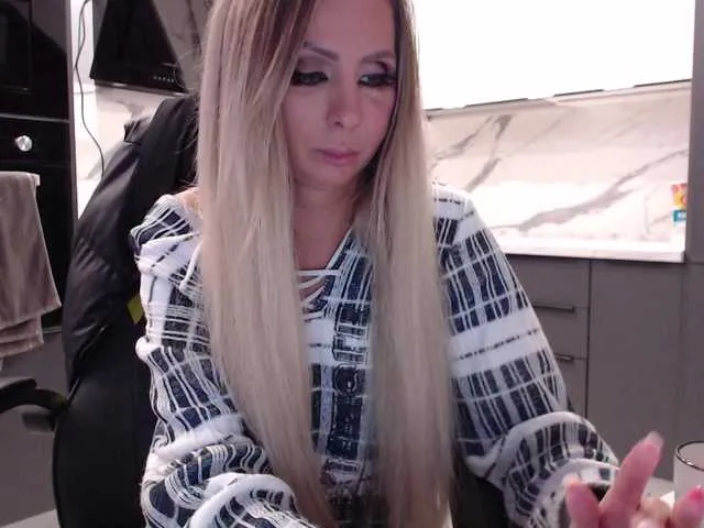 miss-Ortiz – webcam model profile photo Image 14