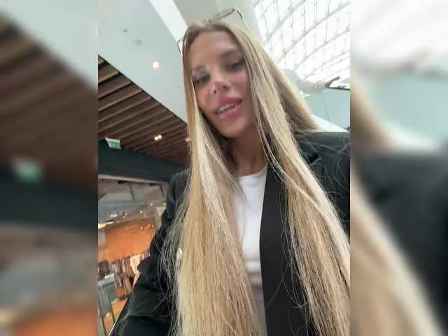 roouse – webcam model profile photo Image 10