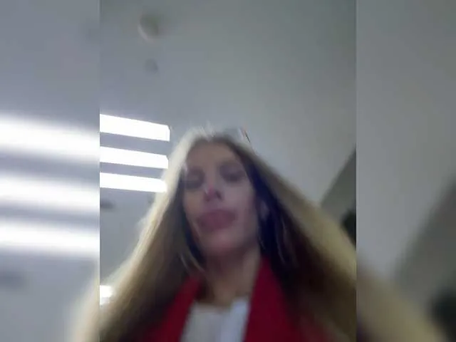 roouse – webcam model profile photo Image 7