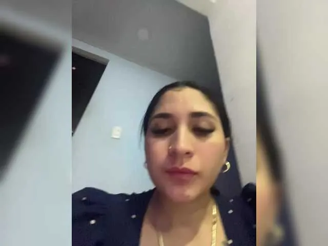 DorisCream – webcam model profile photo Image 2