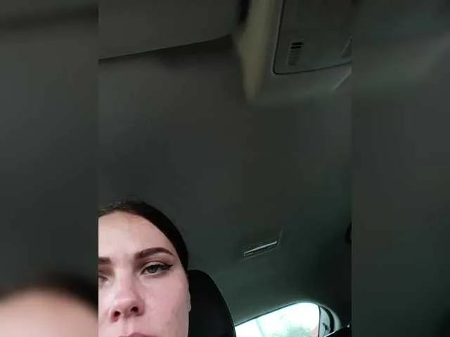 xlunami – webcam model profile photo Image 5