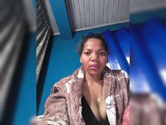 foxsusu – webcam model profile photo Image 3