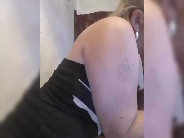 SelennaMoon – webcam model profile photo Image 5