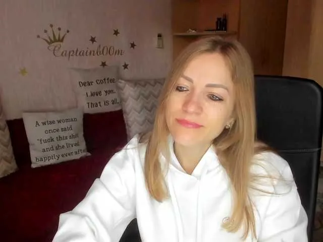 lana-lubov – webcam model profile photo Image 9