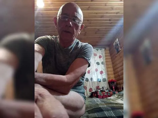 BrookeBratXO – webcam model profile photo Image 3