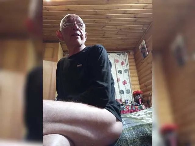 BrookeBratXO – webcam model profile photo Image 4