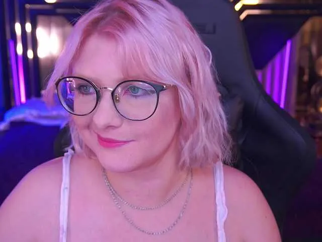 SusyBlair – webcam model profile photo Image 12