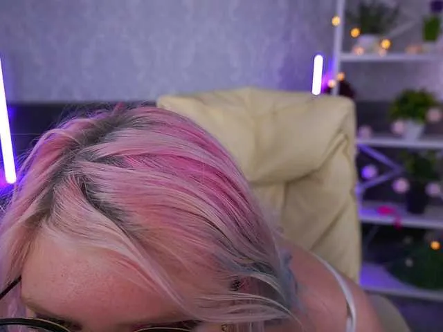 SusyBlair – webcam model profile photo Image 4