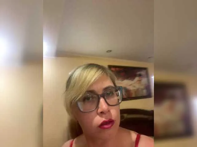 British_EmJess – webcam model profile photo Image 13