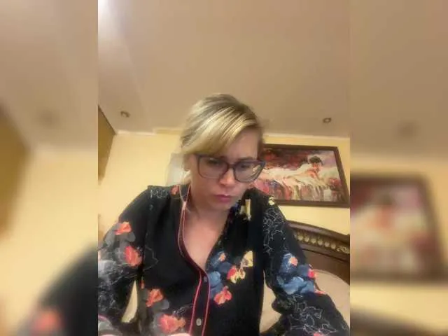 British_EmJess – webcam model profile photo Image 14