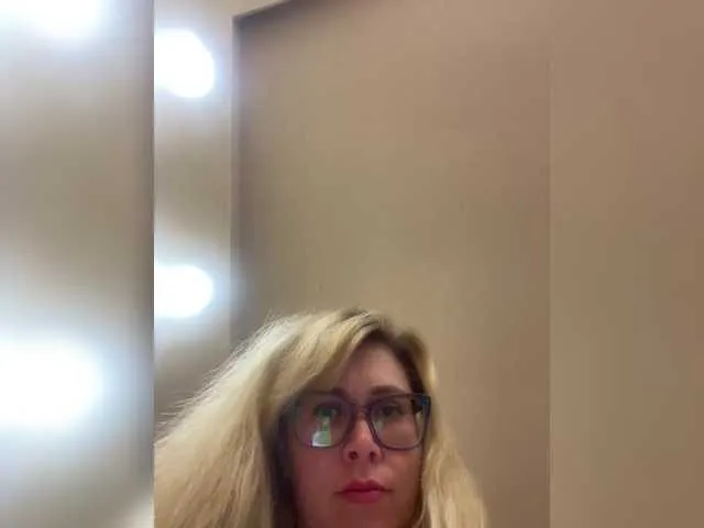 British_EmJess – webcam model profile photo Image 15