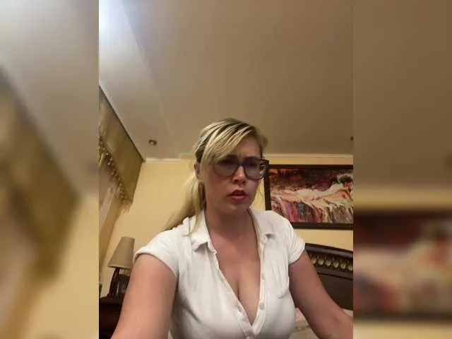 British_EmJess – webcam model profile photo Image 16