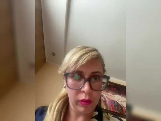 British_EmJess – webcam model profile photo Image 3