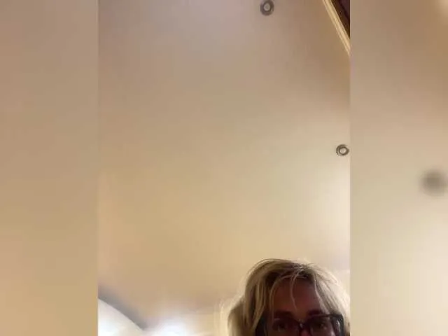 British_EmJess – webcam model profile photo Image 4