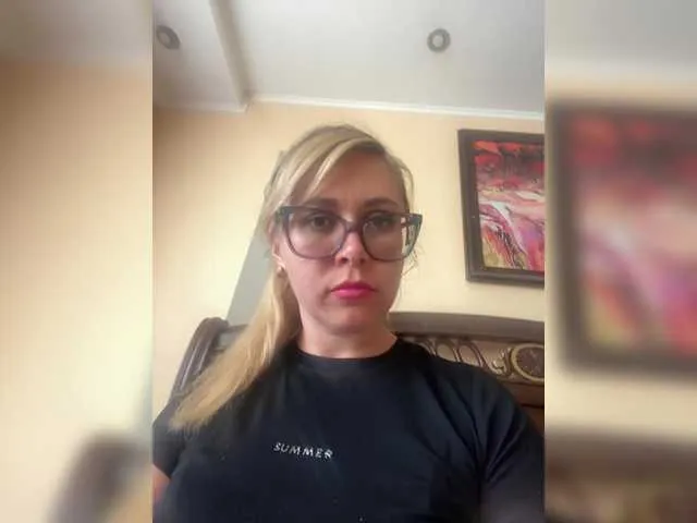 British_EmJess – webcam model profile photo Image 6