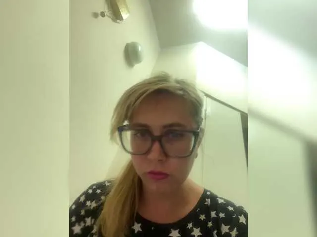 British_EmJess – webcam model profile photo Image 7