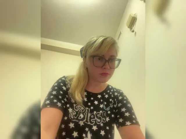 British_EmJess – webcam model profile photo Image 8