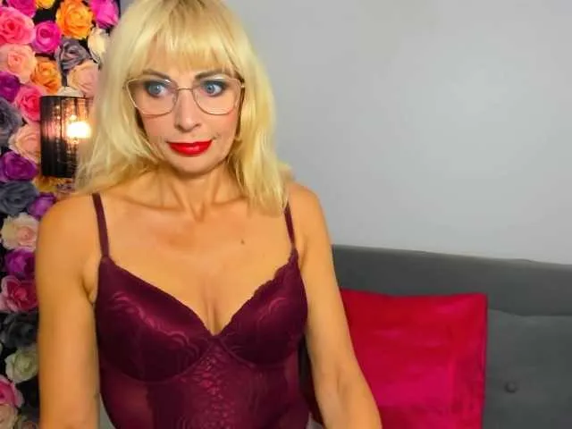 Olivija2020 – webcam model profile photo Image 16