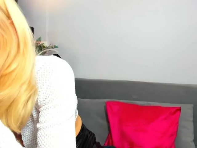 Olivija2020 – webcam model profile photo Image 18