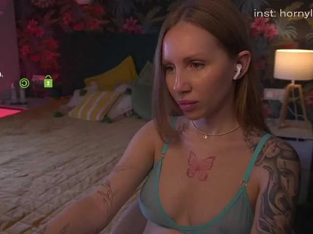 Hometwo1 – webcam model profile photo Image 3