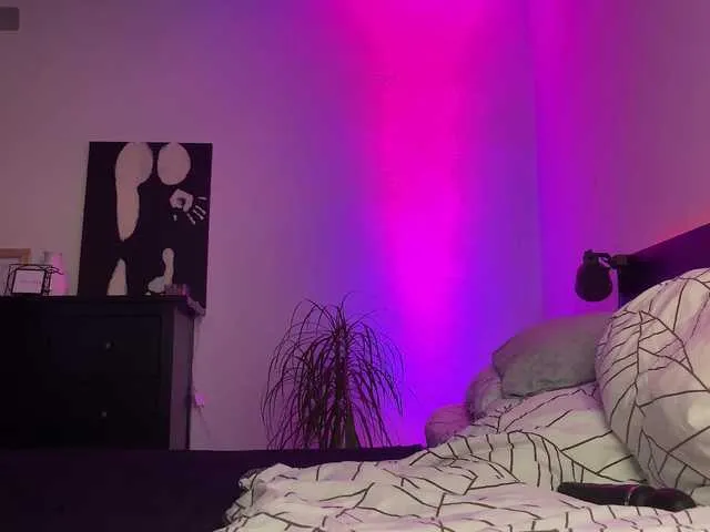 MidnightSeduction – webcam model profile photo Image 14