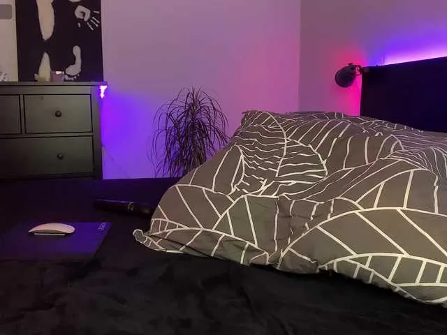 MidnightSeduction – webcam model profile photo Image 6